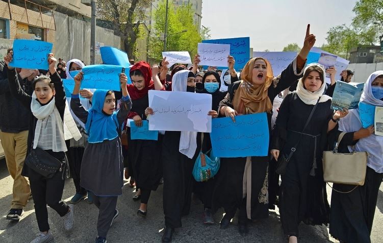 Afghan Women Protest Taliban's Burqa Diktat